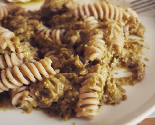 Fusilli integrali con crema di zucchine e melanzane